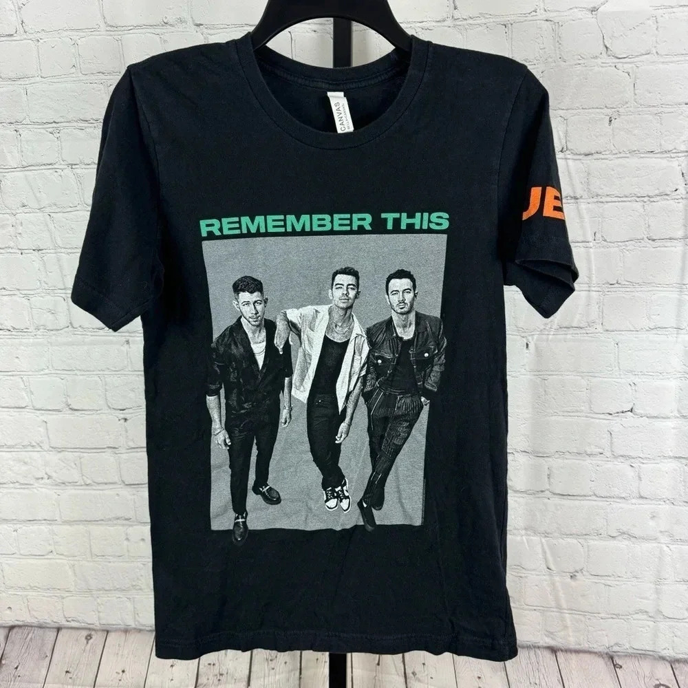 Jonas Brothers Band Concert Short Sleeve T-Shirt Size Small